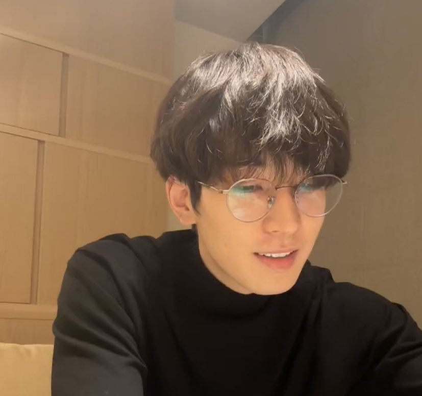 wonwoo 🥹 he looks so good 🖤🖤🖤