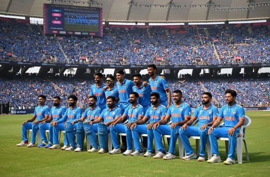 Upaasnaaa's tweet photo. Thank You for not loosing hope and for giving u'r best till the end! ❤️🇮🇳
We Still Love You #TeamIndia 

#Worlds2023 | #INDvsAUS | #WorldcupFinal https://t.co/148OTDnCEu
