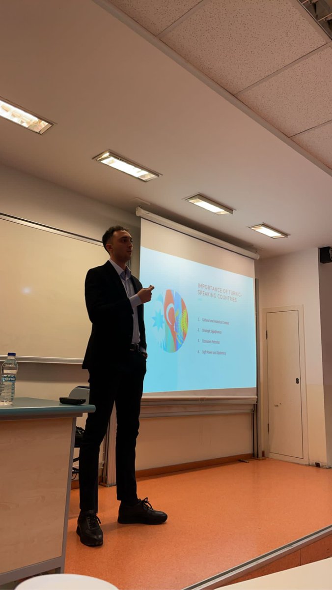 sidaraslanoglu's tweet photo. Ardından Siyasi Analist Turan Gafarli (@ATuranQ) ile "Central Asia in Turkish Foreign Policy" başlıklı konuşmamızda Türk Devletler Teşkilatı, Çin ilişkileri ve Orta Koridor projesi hakkında bilgi aldık. https://t.co/RGbIUnf6Y1