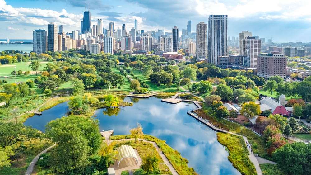 JaneDumbFun's tweet photo. 🏙️ Exploring #Chicago's Lakeview neighborhood:

Strolling along the picturesque Southport Avenue, savoring artisanal coffee at cozy cafes ☕, discovering hidden gems in quirky boutiques 🛍️, and catching a live performance at the iconic Music Box Theatre 🎬.

#LakeviewLife has it all! 🌆❤️