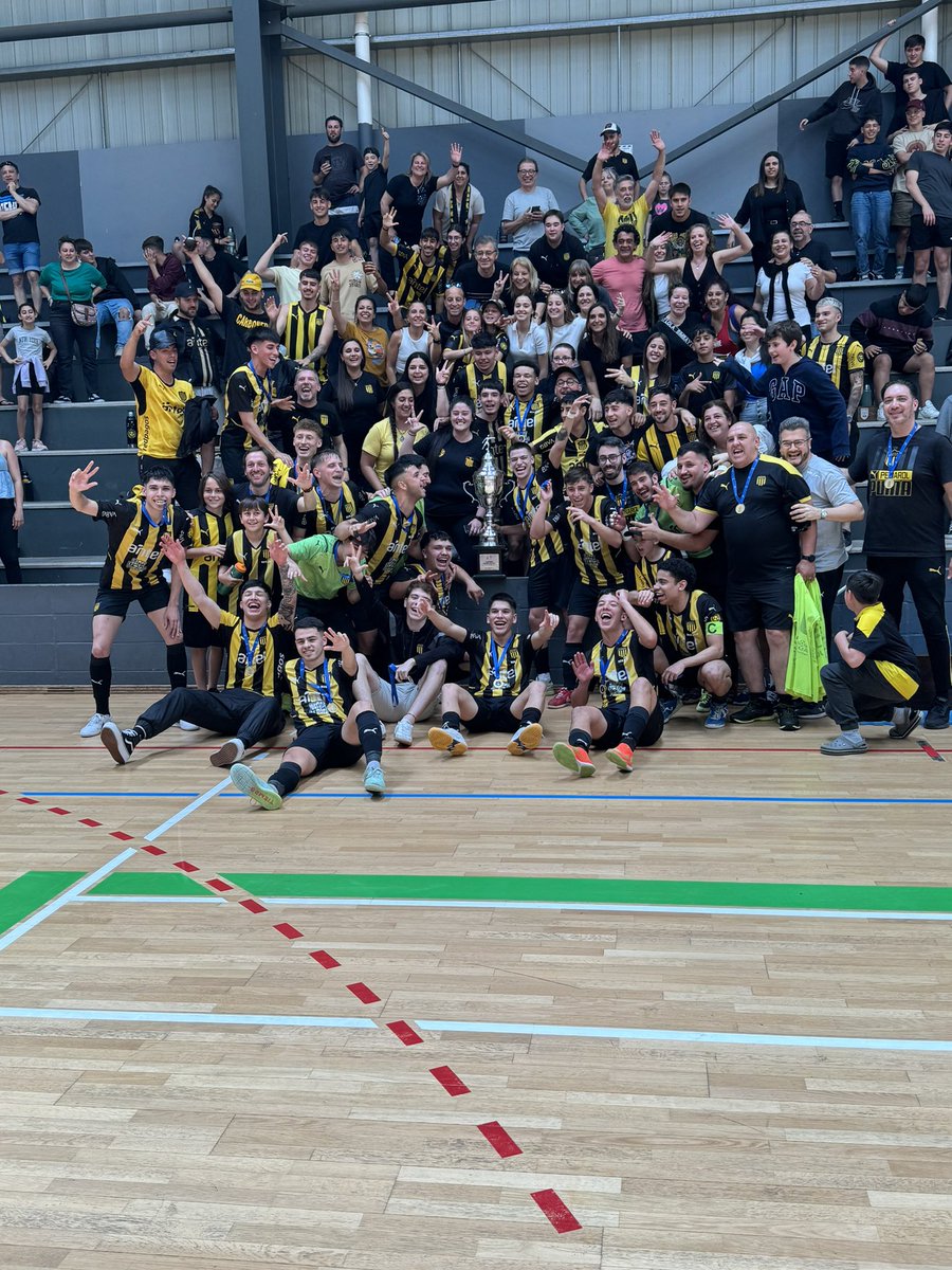 Tricampeones Uruguayos en Sub20 🏆

Mas que merecido por la seriedad y el compromiso con que se viene trabajando.

Vamos los pibes 💪💪🏿