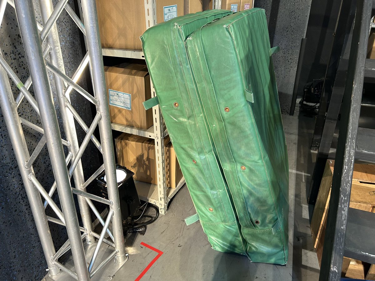 kanmaki87's tweet photo. 幕を閉じることができました。観に来て頂いた皆様､心からありがとうございました。スタッフの皆様､ホントありがとうございました。そしてキャストの皆んな､また会いたい人ばかりでした。今感謝しかないです。私を助けてくれた相棒の写真を添えて。
#もーきゃぷ https://t.co/snlugxG84i