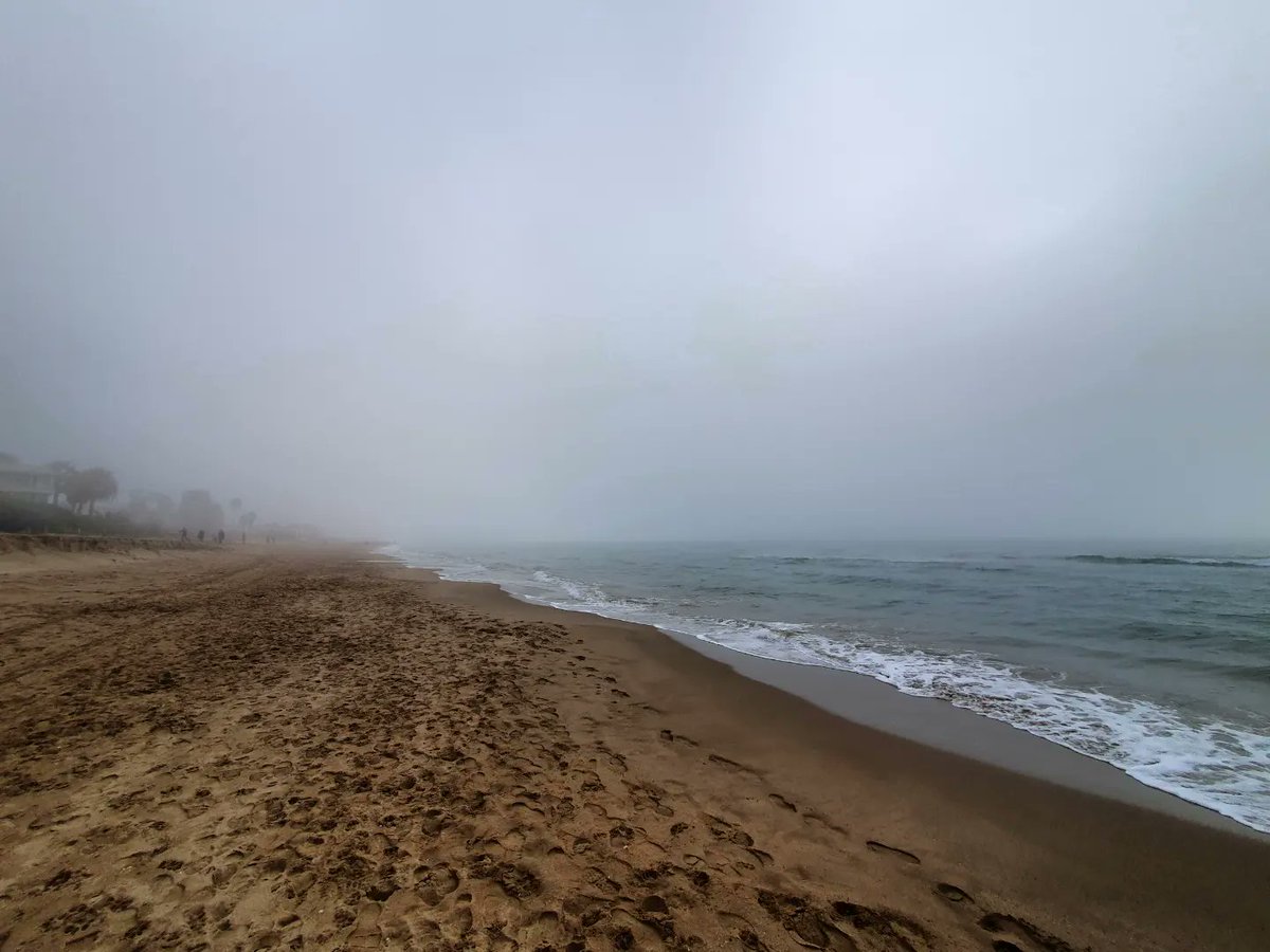 meteoecovisual's tweet photo. #nieblas de #adveccion en #gavamar esta mañana de domingo.  Éstas no son habituales en estas fechas si no en primavera. 

#gava
#baixllobregat
#meteofoto
#fotometeo
#niebla #estratos 
#cielos #cielo #meteo #meteorologia #nubes
#observadormeteorologico https://t.co/Jj5za1LF3Z
