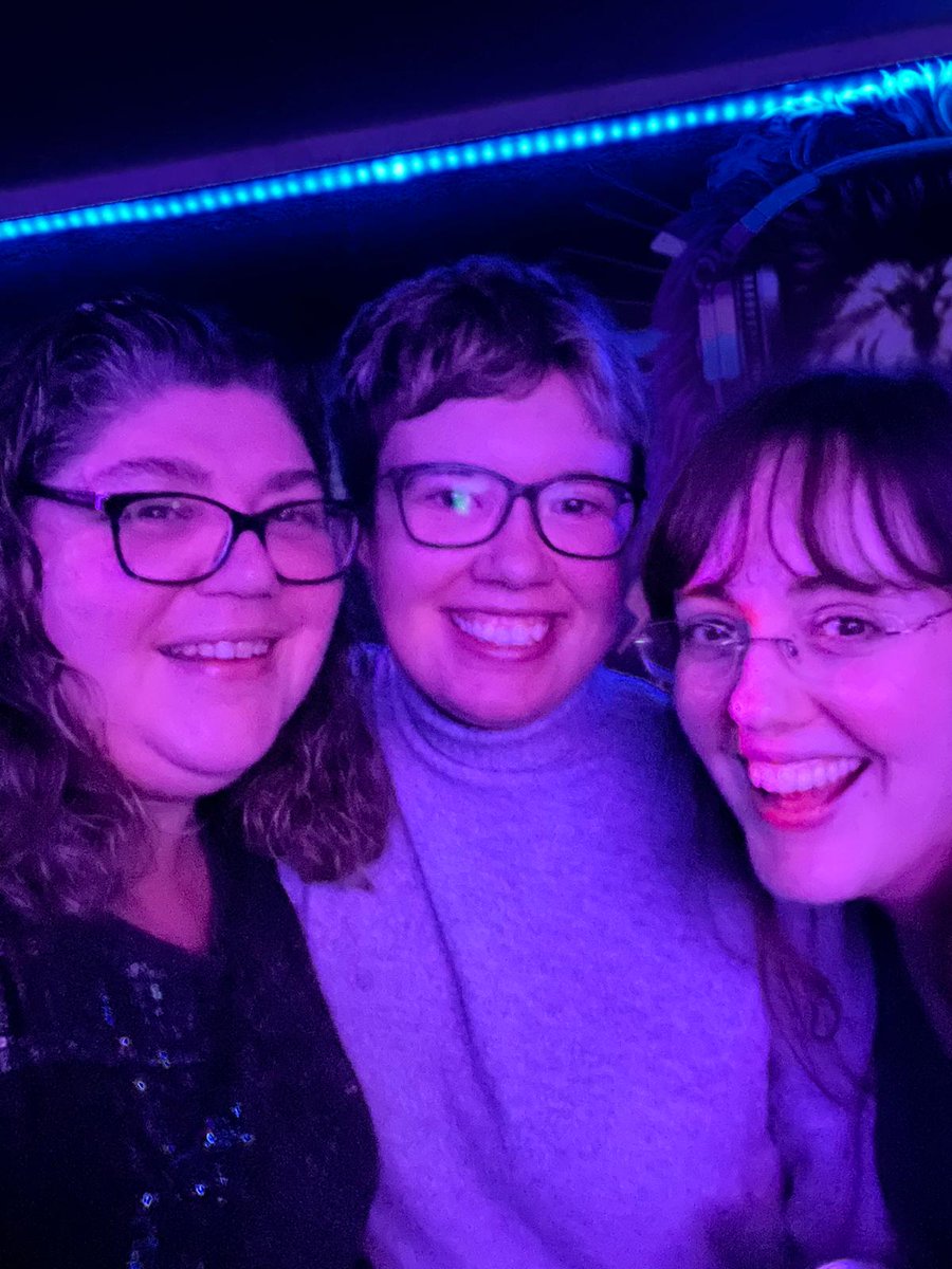 AnnaQuartly's tweet photo. Karaoke night. 🥰💕 https://t.co/6s9At0VpU6