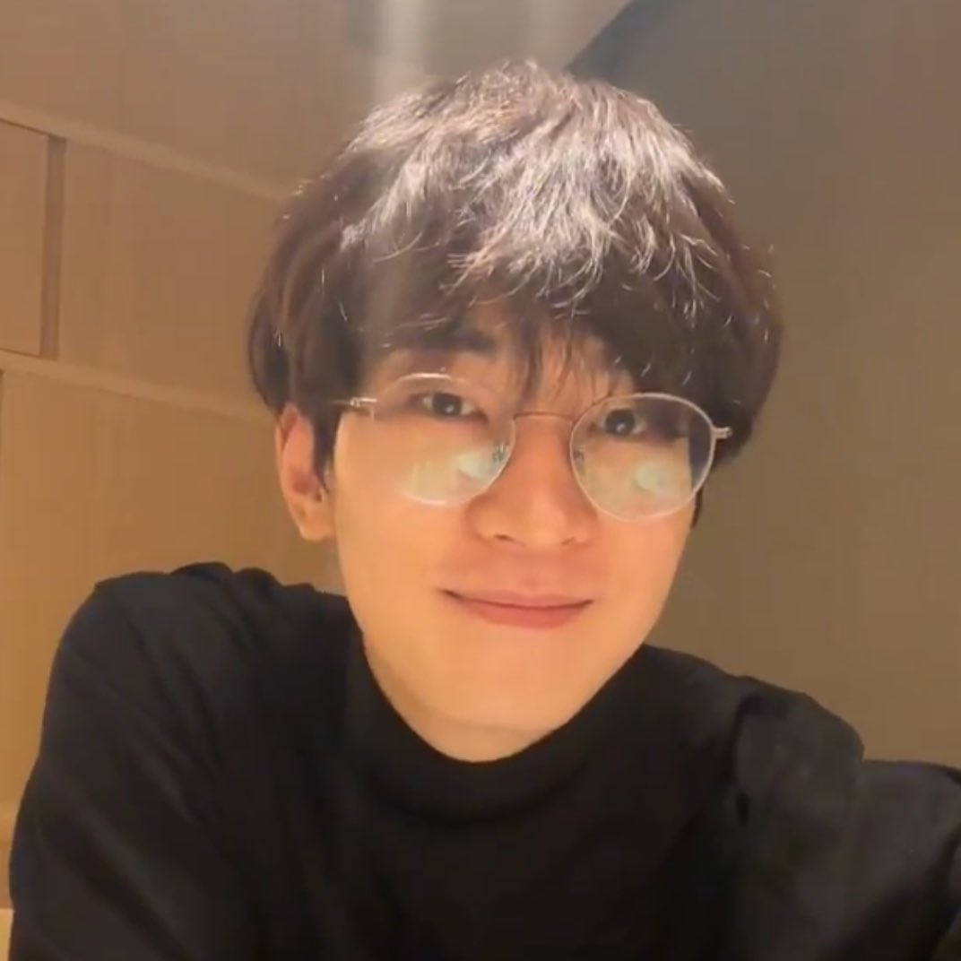 flapfloopdoop's tweet photo. guys maaf aku fanatik wonu babygirl pillow princess meow banget aku GABISA ni orang tampilannya literally BEGINI https://t.co/kOeUPU7UNd