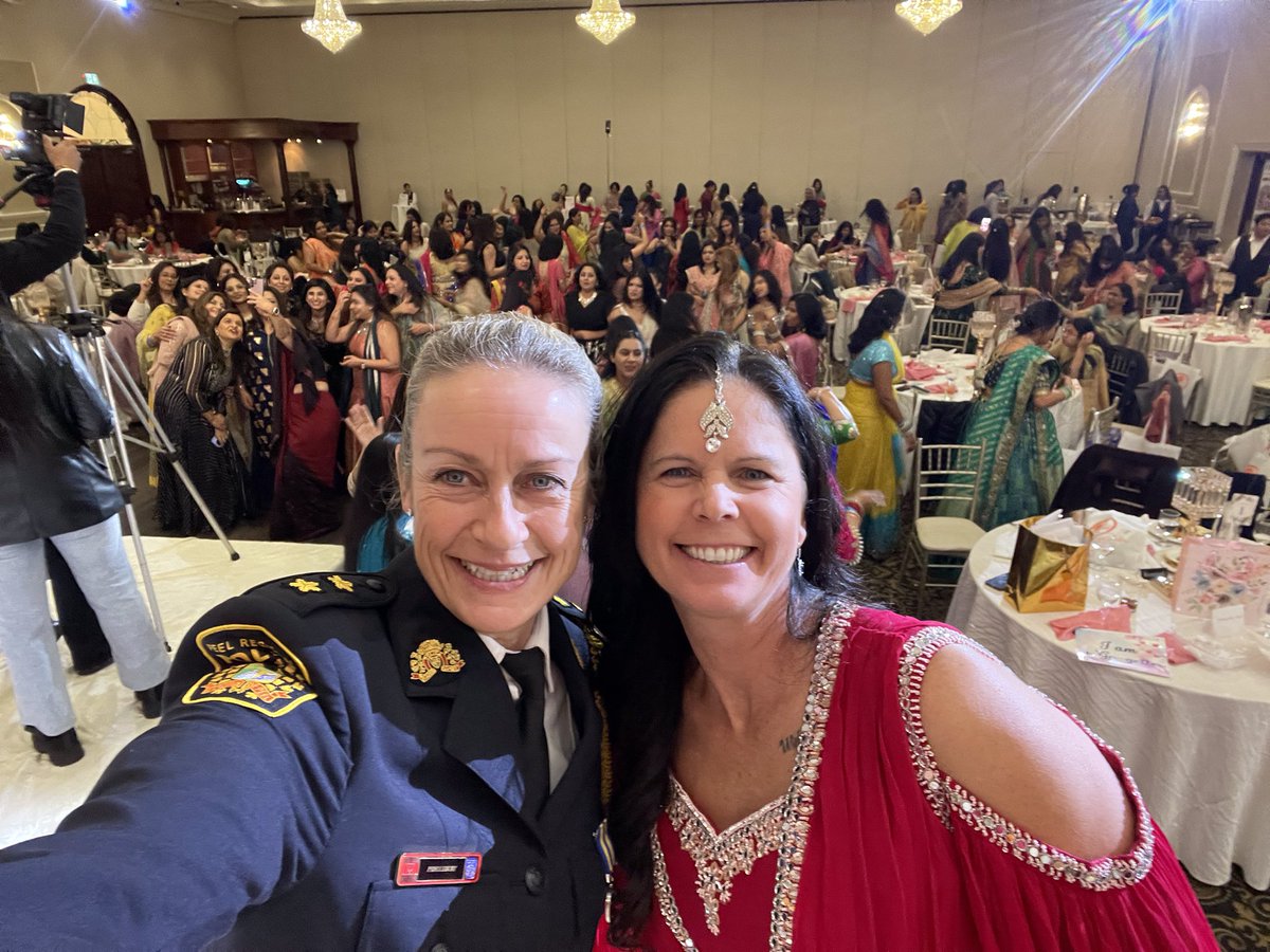 RMiller2221's tweet photo. An absolute privilege  to attend and present on behalf of @PeelPolice at the Indian Women Circle Tyohaar Diwali Gala. Incredible evening spent with a group of extraordinary women showing support and unwavering strength. https://t.co/7EGmlsjR13