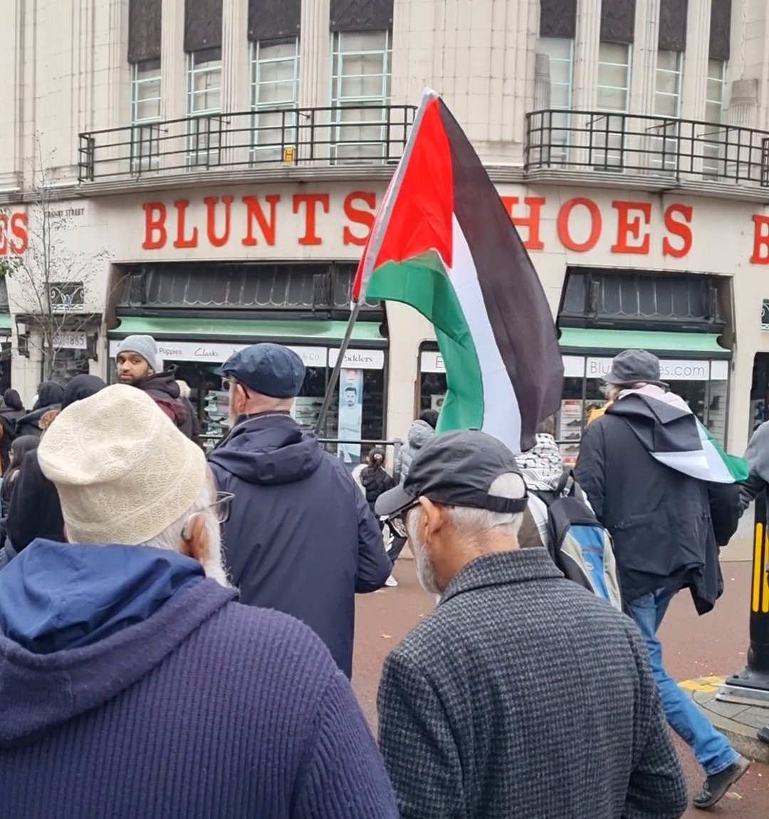 Massive demo in Leicester today calling for an immediate ceasefire!  When in Leicester, <a href="/JamesBlunt/">James Blunt</a> gets all his 'hoes from Blunts' Hoes.