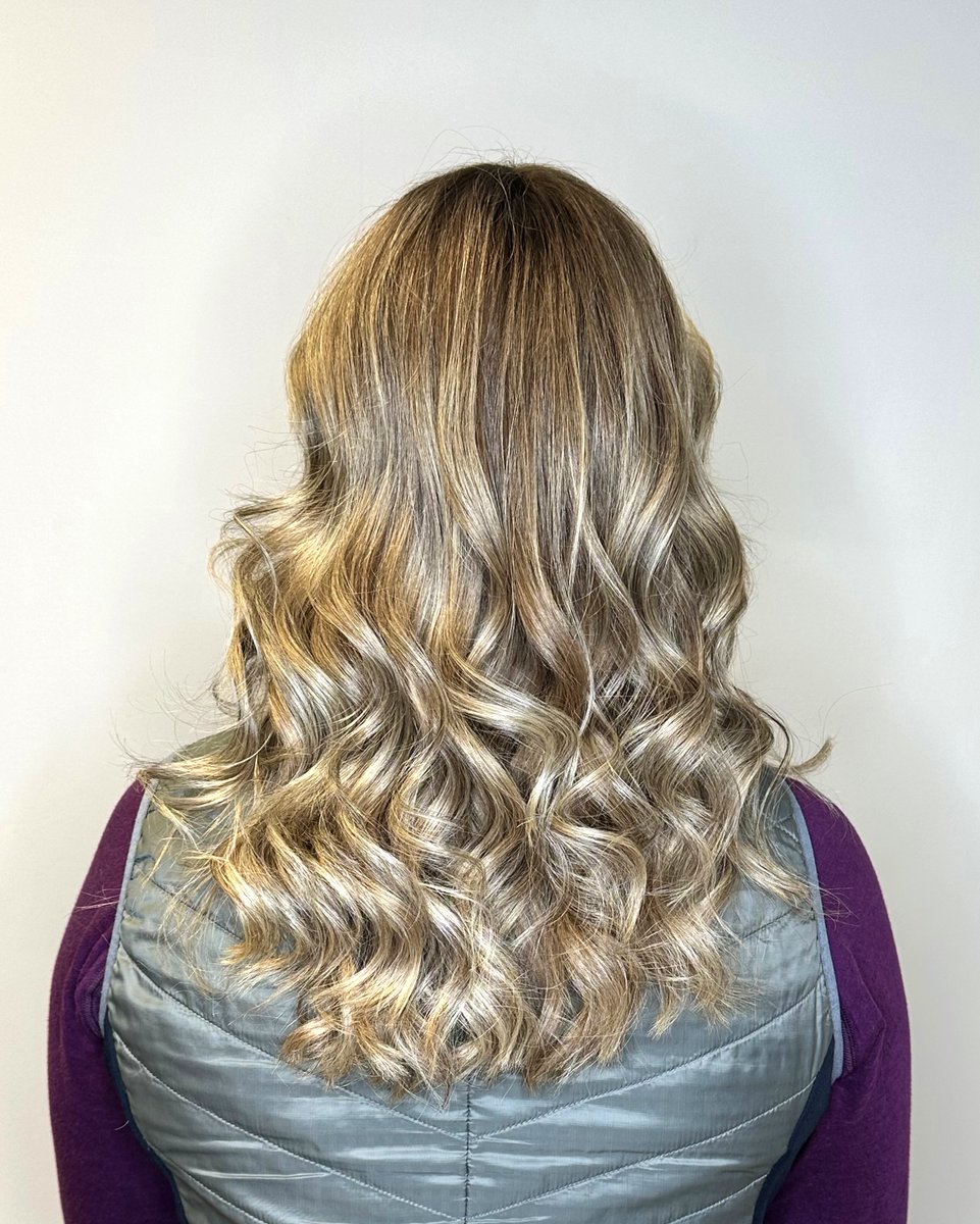 Balayage by Kristen 🔥🔥 Schedule online or call 724-657-5156.
 #blonde #balayage #technique #hair #color #blended #beautiful #style #cosmo #bookonline #behindthechair #pabeauty #pabeautysupply #pabeautyofficial #maryturnerdayspa