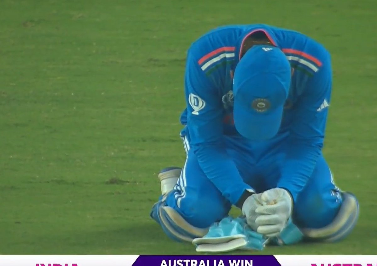 India bottled another knockout match, 10 years without a trophy 💔💔💔 #CWC23Final #INDvsAUS