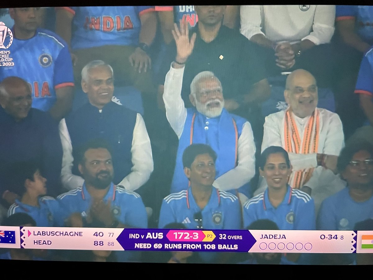 bhagatram2020's tweet photo. मैच गया भाड़ में, मैं दिख गया कैमरे पे 😊 https://t.co/LhyMOT0tiQ