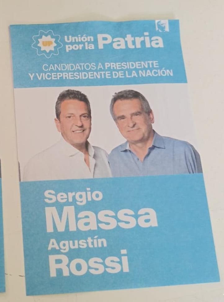 elhilode_ariana's tweet photo. Así de #antidemoLaLibertadAvanza en las #EleccionesArgentina2023 
Boletas rotas, truchas y cortadas. 
#noamilei 

Si querés derecho y democracia busca la #lista134 #sergiomassapresidente 
#unionporlapatria https://t.co/psKZKctqxp