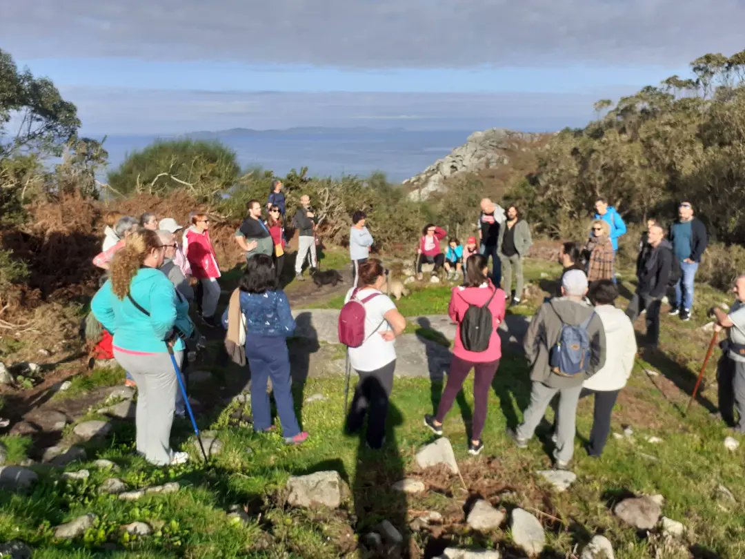 ailladosratos's tweet photo. 🌞 Ruta 639 "O Facho, gardián milenario"⛰️
🐭 Segredos deste monte sagrado e como premio final, gozamos dunhas impresionantes vistas.
https://t.co/4VNkbAuESC
#ailladosratos #ofacho #coñecendocangas #historiasdomorrazo
Ali Autoescola
Dental Forte
Lago Paganini
C.V. Wapiti https://t.co/nEJCGMpYxm