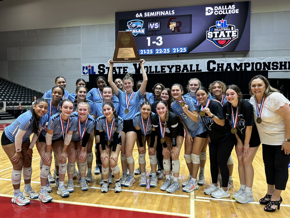msrae2352's tweet photo. What a whirlwind of a day! Thank you @HarlanHawks_VB for allowing me to come along on this incredible journey! It’s been such a pleasure getting to cheer you on all season long! You are the absolute BEST!!! #WeAreHawks #StateSemiFinalists #HawkYeah https://t.co/4c3ewYFcD4