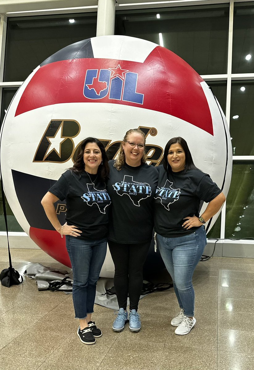 msrae2352's tweet photo. What a whirlwind of a day! Thank you @HarlanHawks_VB for allowing me to come along on this incredible journey! It’s been such a pleasure getting to cheer you on all season long! You are the absolute BEST!!! #WeAreHawks #StateSemiFinalists #HawkYeah https://t.co/4c3ewYFcD4