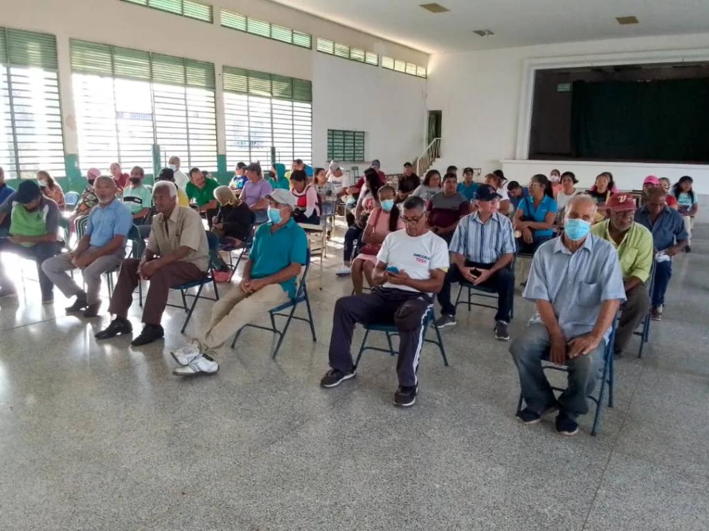 Así amanecieron los centros electorales en Guárico, en el marco del simulacro electoral rumbo al Referéndum Consultivo del 3 de diciembre 🖐️

#ElEsequiboEsVenezuela 🇻🇪

#VotaCincoVecesSi