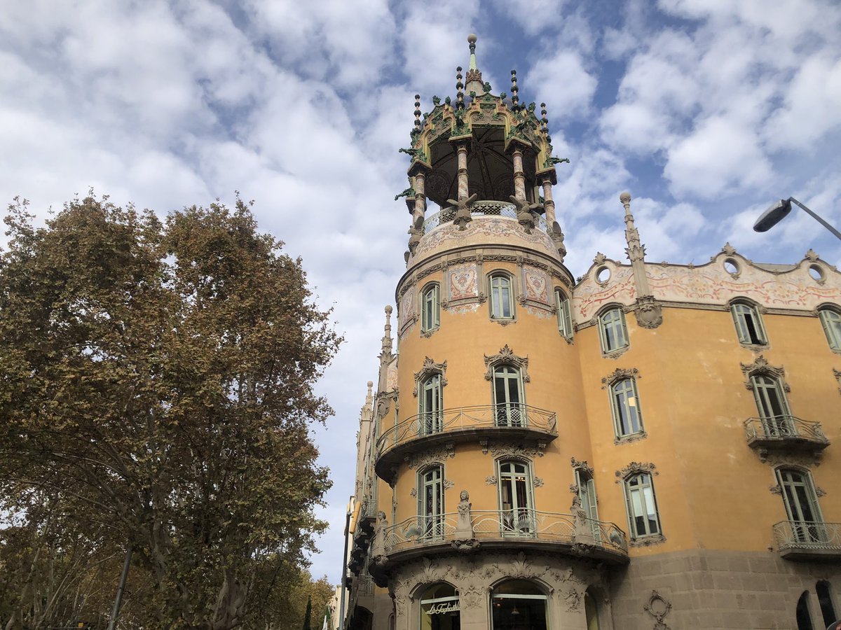 The less touristy Barcelona. Ask us for details!
#hotelsinbarcelona #venuesinbarcelona