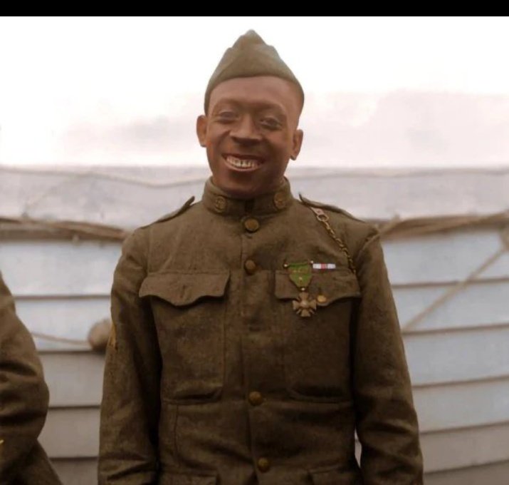 thiscantbeyoufr's tweet photo. Henry Johnson, known as 'Black Death,' was a courageous American soldier who repelled a German assault during World War I. Despite enduring stab wounds, gunshots, and a grenade blast, he single-handedly managed to neutralise 24 German soldiers. In 2015, he was honored posthumously with the Medal of Honor for his extraordinary bravery.