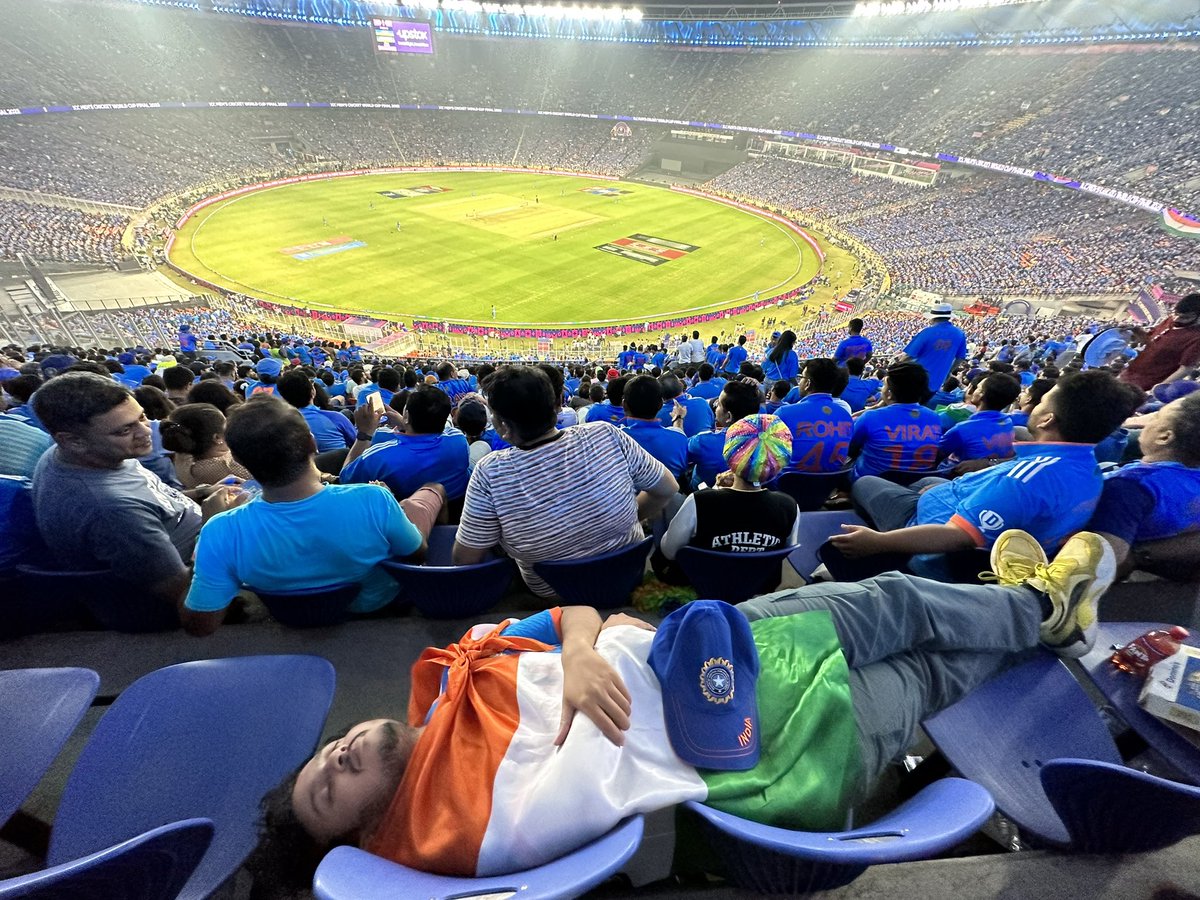 Devanparab's tweet photo. India Jeet gayi toh utha dena, warna dafna dena. .  #indvAus #WCFinal https://t.co/62ZJNBW3j0