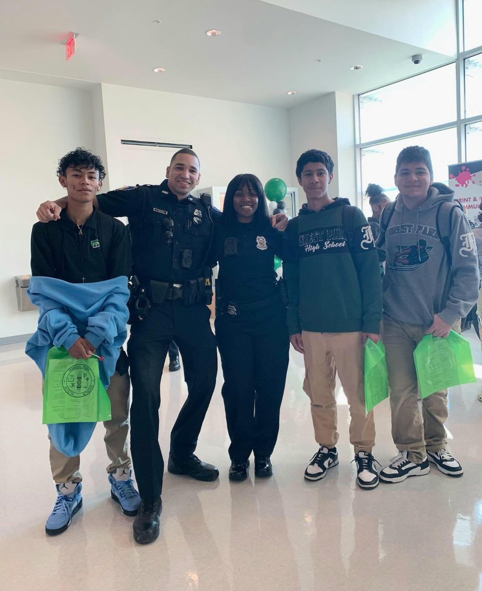 BaltimorePolice's tweet photo. Forest Parks's 1st Annual Career Awareness Event! Thank you for the invite, it was a great success. 
#team600 #careerdevelopment #thegreatnorthwest #communitypolice https://t.co/GGwUvKTvO0
