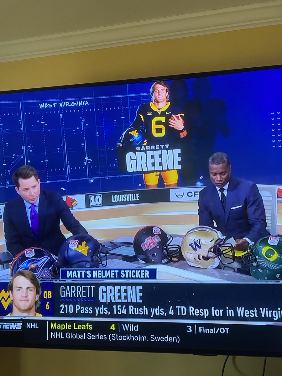 qafootball24's tweet image. @garrett3greene getting some love from @MattBarrie 😤💪 #WVU #Helmetsticker