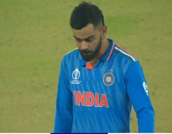 Beyondthoughtss's tweet photo. It hurts more than a breakup💔💔 
But you guys are legends and we love you the same 
#INDvsAUS https://t.co/Fjfay5iWrt