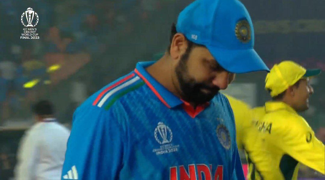 Beyondthoughtss's tweet photo. It hurts more than a breakup💔💔 
But you guys are legends and we love you the same 
#INDvsAUS https://t.co/Fjfay5iWrt