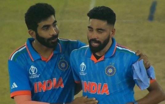 Beyondthoughtss's tweet photo. It hurts more than a breakup💔💔 
But you guys are legends and we love you the same 
#INDvsAUS https://t.co/Fjfay5iWrt