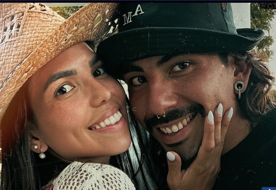 اتشاهدون هذه الحرباء التي تظهر في الصورة ادناه ؟ بحث موقع خبرني عن صورة منفردة لها ولم يجد ! انها الرقيب الثلاثينية جولي رحمائيم التي لم تسعفها اظافرها ولا حواجبها المنمقة من الصمود امام قذيفة تلقتها وهي في مهمة استطلاعية على سياج غزة من رجال لا تغريهم زينة الحياة الدنيا ، تبلغ
