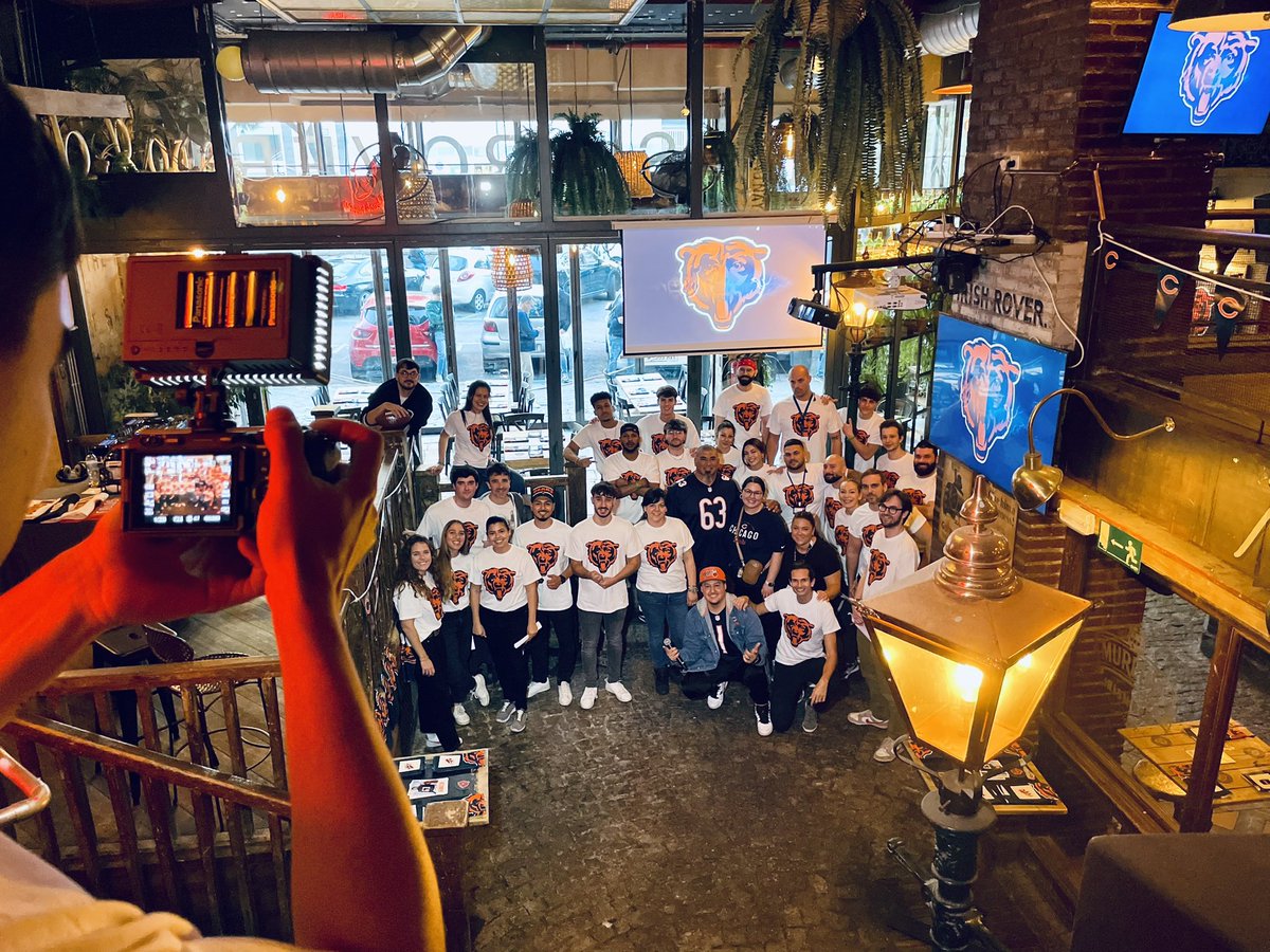 ashisfootball's tweet photo. 👋🏻 Hola @Bears_ES, readys for da party 🐻

#WatchPartBears https://t.co/k5hOuE4UMx