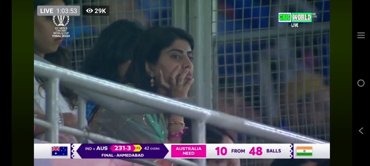 Nanna_Doctor's tweet photo. Flying kisses all around in Nerinder Modi Cricket Stadium 🏟️😂😂
#IndiaVsAustralia https://t.co/dAGhSHBX6c