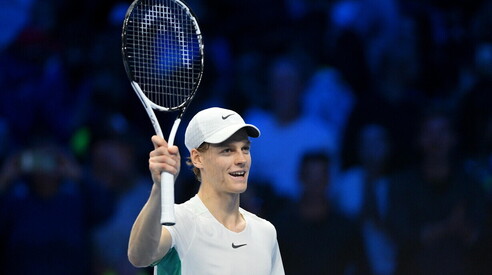 "... Pressione? La mia è niente in confronto a quella di un chirurgo, di un capofamiglia che deve mettere in tavola la cena. Questa è pressione: non sapere se ti entra un razzo in casa tra 5 ore o 5 giorni. Giocare a tennis è una cosa di cui sentirsi onorati."

Jannik Sinner