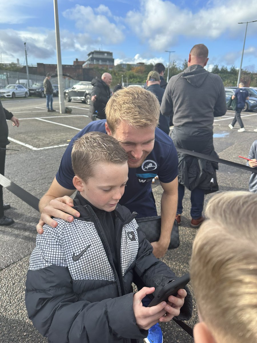 mattr43's tweet photo. My @MillwallFC_1885 mad son turns 9 today. Any birthday wishes greatly appreciated from the Millwall boys @billymitchell_8 @MurrayWallace1 @1BartMan1 @GeorgeSav_ @shaunhutchy23 @tombradshaw92 @DannyMcNamara32 https://t.co/TCUnRWehmB