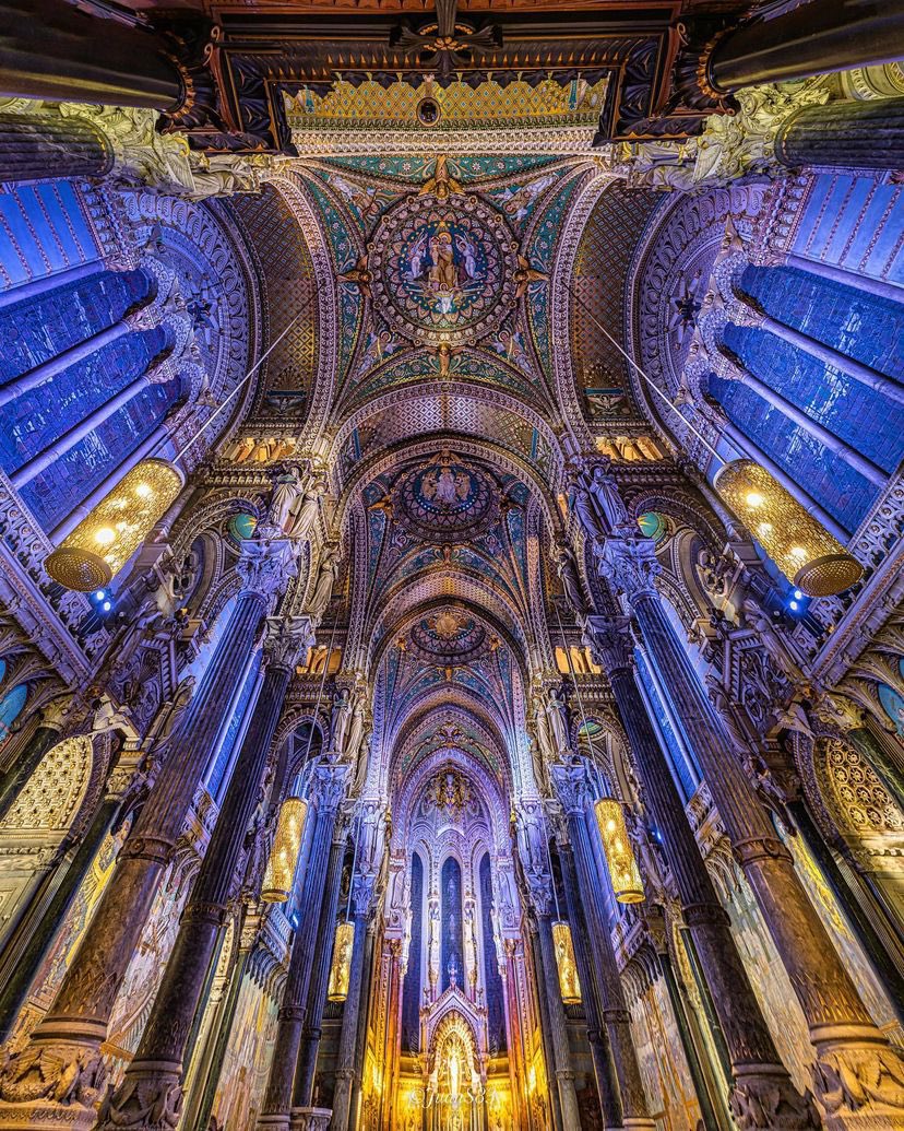 France is renowned for its breathtaking cathedrals. Let’s take a look inside some of the most mesmerizing interiors 🧵 1. Notre Dame of Fourvière, Lyon