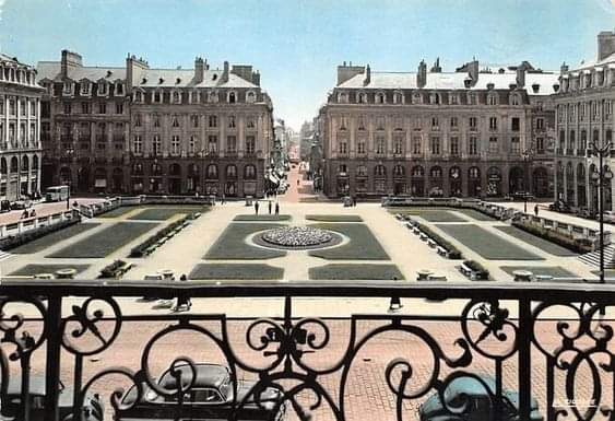 PascalBudor's tweet image. Elle avait quand même plus de caractère avec son jardin à la française...#Bretagne #Rennes #Pascalbudor#