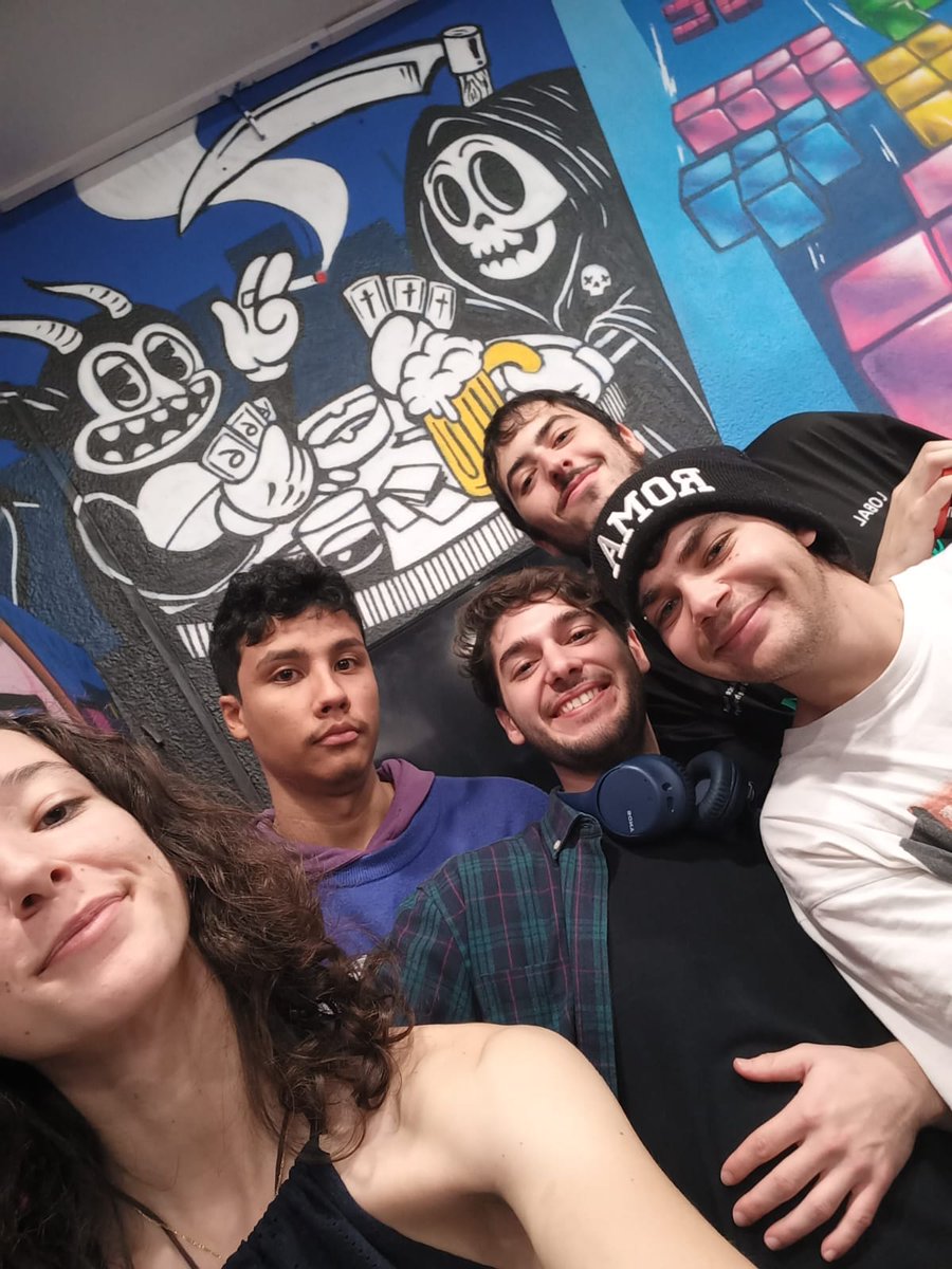 n1putas's tweet photo. @lol_es @Cines_Kinepolis #WorldsCines @KameHouse_Bar https://t.co/kqraA4CbfJ