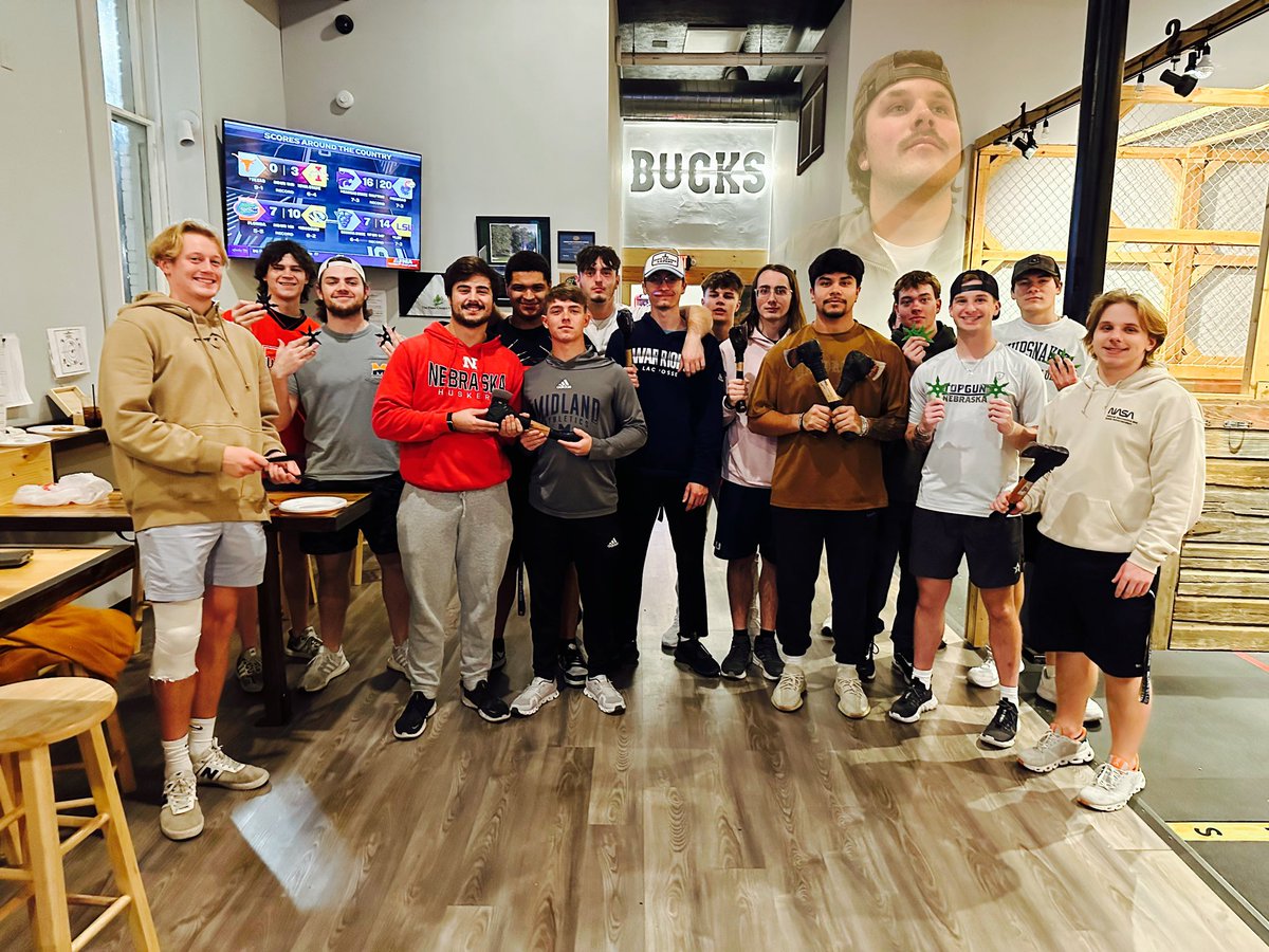 Group photo from last night! Colton was hiding so we had to photoshop him in… 

 We had a great time!! 🤘
