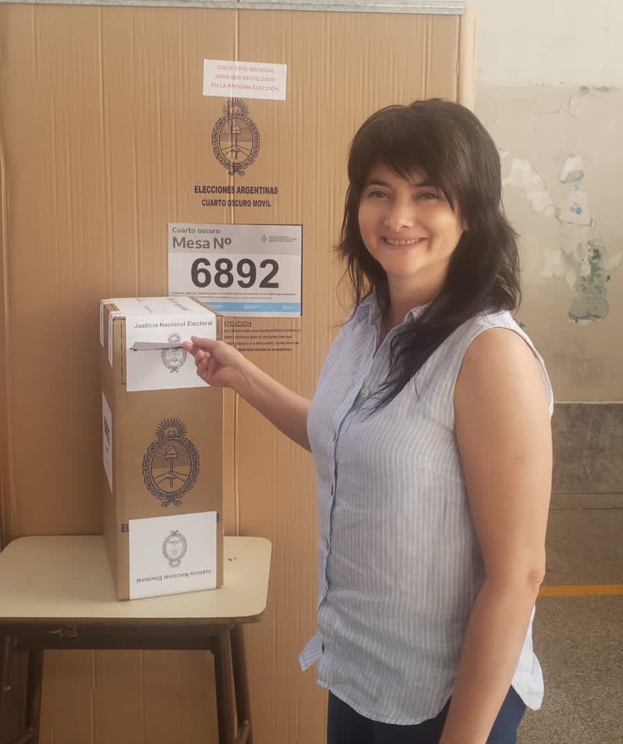 A 40 años de democracia, los argentinos y las argentinas votamos en esta jornada histórica con la convicción de cuidar lo conquistado y de avanzar hacia una etapa con más unión, pluralidad y convivencia. 

#Elecciones2023 🇦🇷