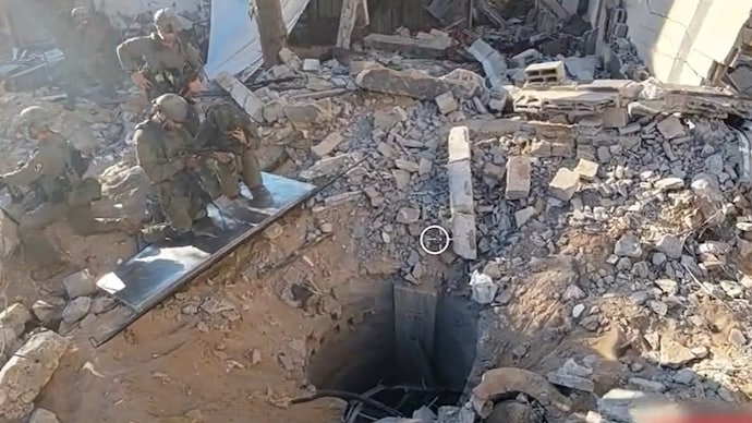 NewsAlgebraIND's tweet photo. HUGE BREAKING - IDF releases footage showing 55-meter long tunnel underneath Shifa Hospital 🔥🔥

IDF demonstrates Hamas tunnel using Drones. Security footage of Nepalese and Thai hostages brought into Shifa hospital also released by IDF.

IDF said it is clear that s Hamas uses hospital buildings for Hamas's military activities.