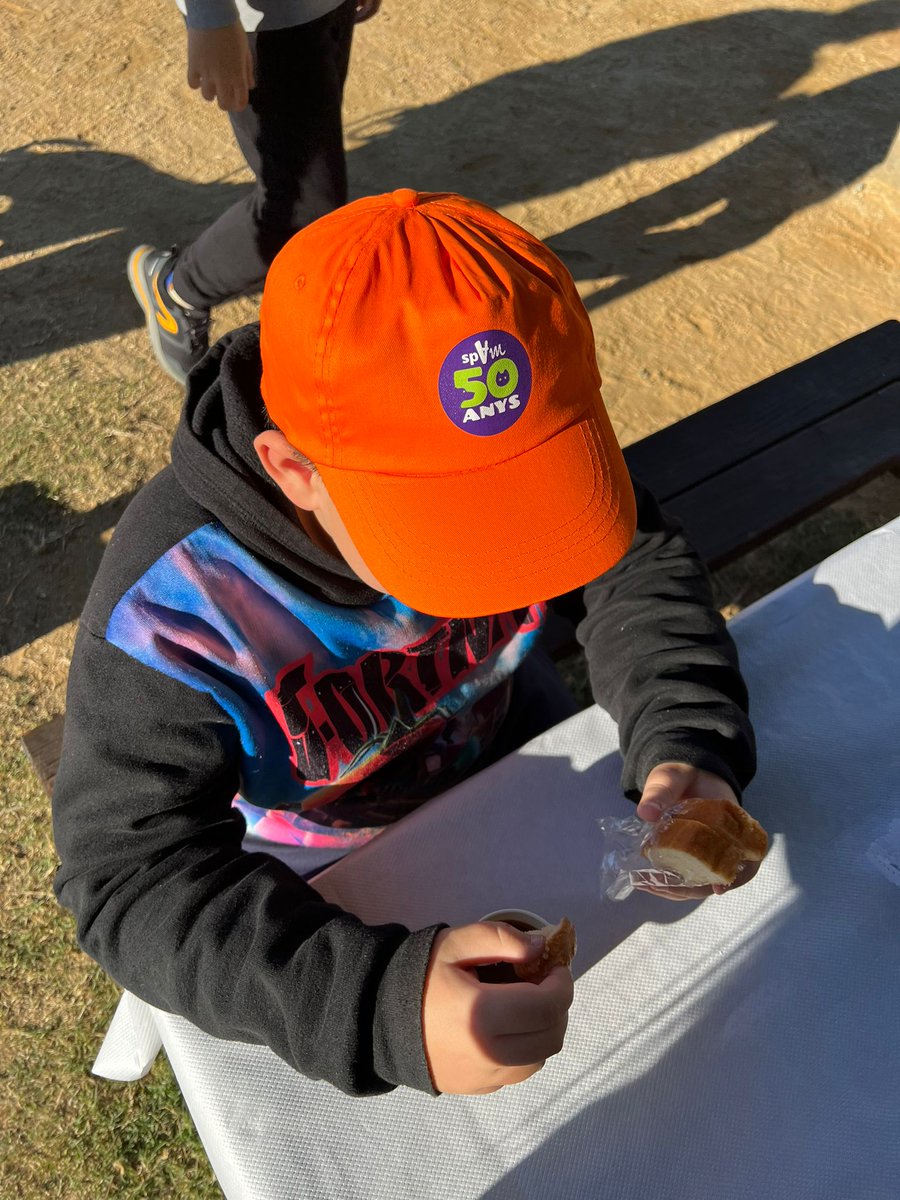 JORNADA DE PORTES OBERTES AL REFUGI DE CAL PILÉ PER LA FESTA DEL VOLUNTARIAT A MATARÓ - XOCOLATADA -