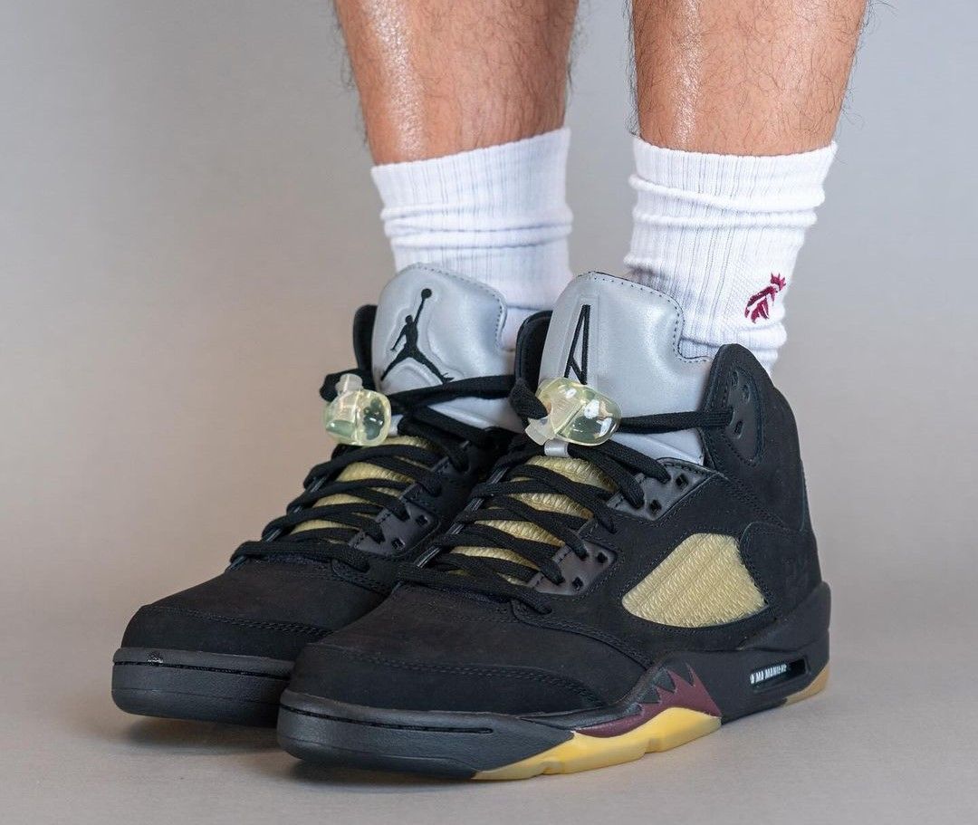 JustFreshKicks's tweet photo. A Ma Maniére x Air Jordan 5 "Dusk" Releasing This Week 🖤🍷 https://t.co/cURhKmioHN https://t.co/kafiDpHsdr