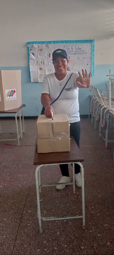 El Sector Religioso se moviliza a los centros Electorales a Familiarizarse con el proceso electoral de este 3 de Diciembre.

¡El Esequibo es de Venezuela!
🇻🇪🇻🇪🇻🇪🇻🇪🇻🇪🇻🇪🇻🇪🇻🇪🇻🇪
#SimulacroPorVenezuela 
<a href="/NicolasMaduro/">Nicolás Maduro</a> 
<a href="/HectoRodriguez/">Héctor Rodríguez C.</a> 
<a href="/MiguelMarin8/">Miguel Marín</a> 
<a href="/Monterolapsuv/">Jesús A. Monterola</a>