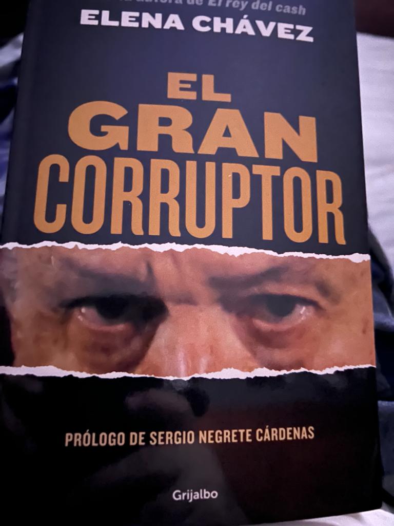 luzelenachavez8's tweet photo. .Con pruebas y guardan silencio,¿aceptan su corrupción o planean algo contra  mi? Su estrategia es invisibilizarme para dejarme deaprotegida. Si algo me pasa responsabilizo a AMLO, Sheinbaum,Harfuch, Godoy, Brugada, Montiel y Silva  que aparece  en #ElGranCorruptor @econokafka https://t.co/Br27nezOXJ