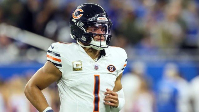 Justin Fields vs the Lions today: 

16-23 
169 Yards Passing 
1 Passing TD 
105.2 QB Rating 
18 Rushes 
104 Rushing Yards 

Justin Fields played a helluva game and he was let down once again by the Bears coaching staff. He deserves better. #Bears