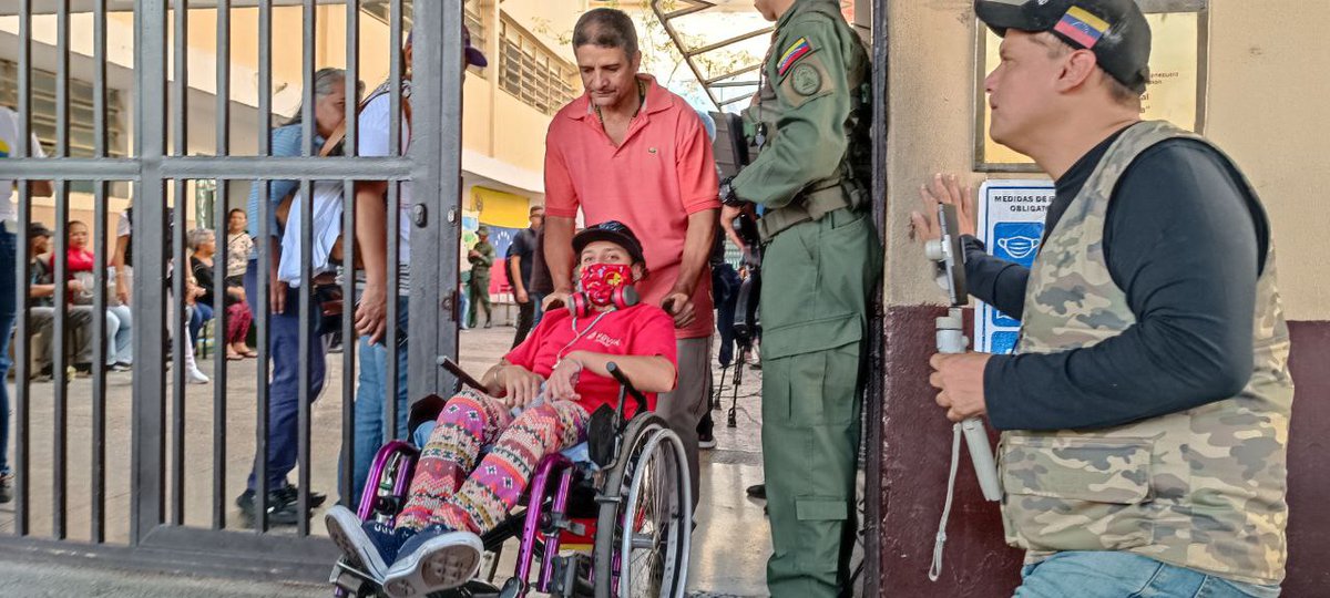 Alegría y compromiso patrio es lo que se vive en este #SimulacroElectoral, un proceso rápido y sencillo, con una participación masiva de nuestro pueblo rumbo al Referéndum del #3Dic en defensa del Esequibo