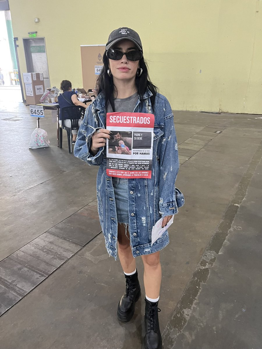 Lali pide que devuelvan a los 240 secuestrados a casa YA y repudia a los terroristas de Hamas, a los que hay que erradicar como a todos los terroristas.  21 de los secuestrados son argentinos. 
#GraciasLali 

Gracias <a href="/lalioficial/">Lali</a>