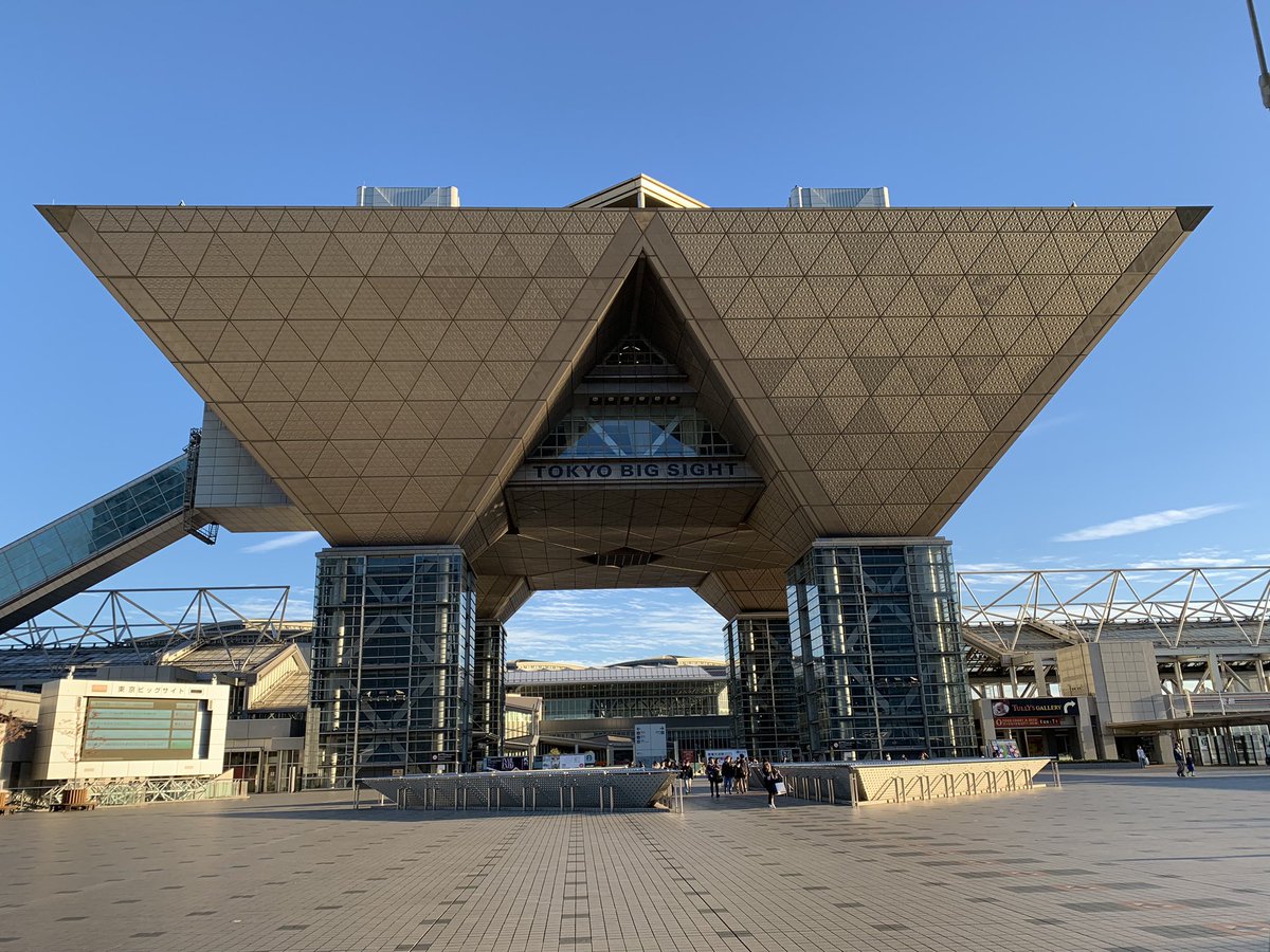 with_shippo's tweet photo. 週末はネイルエキスポでいっぱい買い物をして来ました。
歩き回りすぎて足が痛い。 https://t.co/nDpnL1nC3C