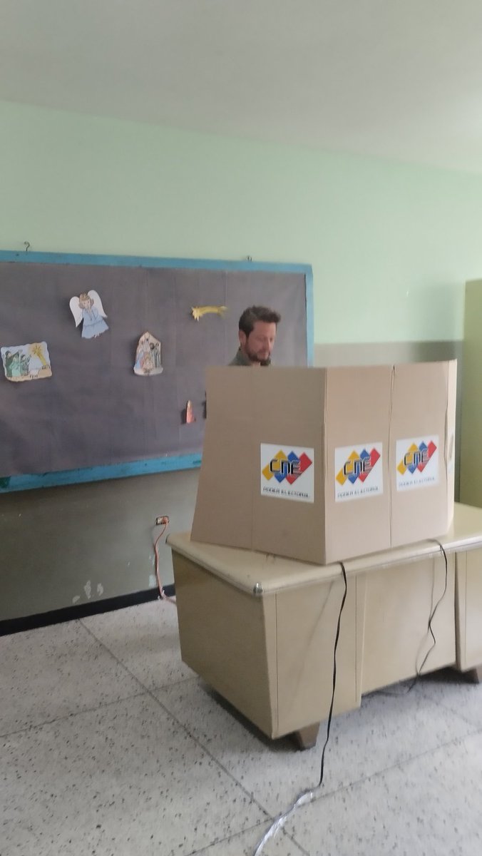 GiovannyMarRuj's tweet photo. Ejerciendo mi #voto en el Simulacro al #Referendum #Consultivo hoy #19Noviembre 

#CopeiVotaSi
Rumbo al #03Dic por nuestra soberanía y nuestro derecho art. 05 y 71 #CRBV https://t.co/OcyWTtzk6q