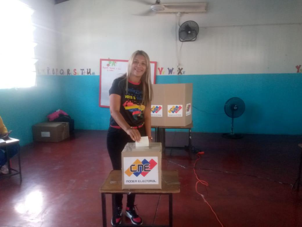 rosma_carrasco's tweet photo. Desde el Estado Portuguesa dije 5 veces Sí en defensa de nuestro territorio Esequibo somos tricolor, como nuestra Bandera con el Amarillo, Azul, el Rojo y sus 8 estrellas, entre ellas la de la Guayana Esequiba Brillando, Venezuela Toda 🇻🇪
#SimulacroElectoral https://t.co/X2AKfSGhhU