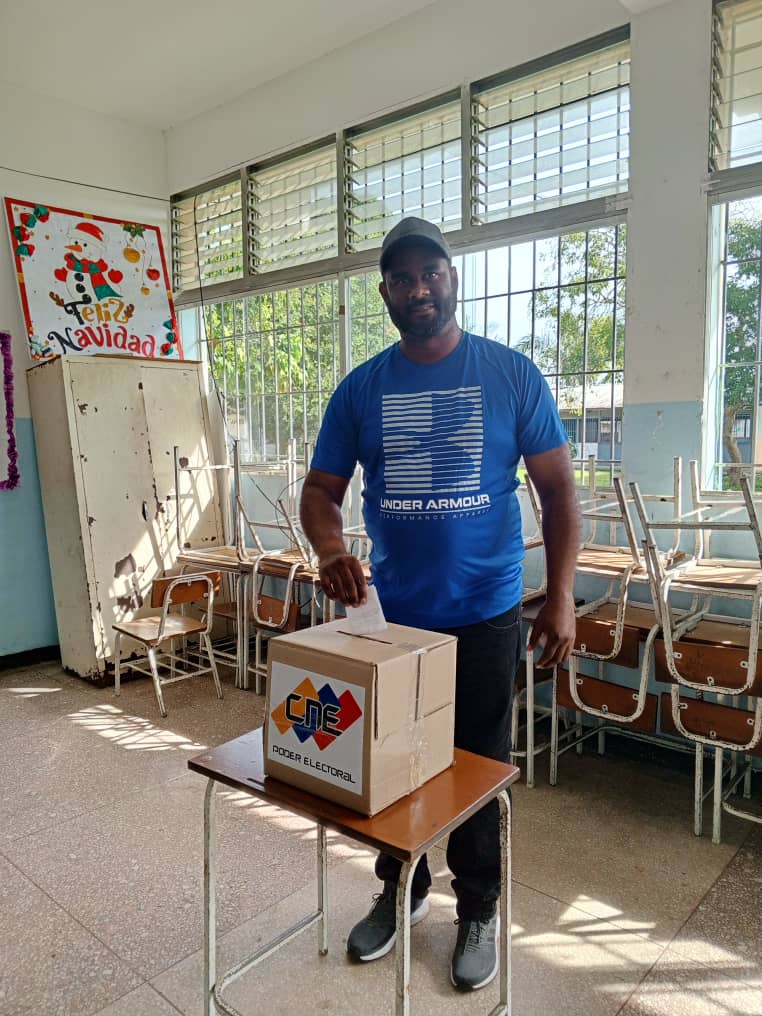 Sector Transporte también se movilizan en defensa del Esequibo🇻🇪🇻🇪

¡Juntos por el Esequibo!
#SimulacroPorVenezuela 
<a href="/HectoRodriguez/">Héctor Rodríguez C.</a>
<a href="/NicolasMaduro/">Nicolás Maduro</a> 
<a href="/MiguelMarin8/">Miguel Marín</a> 
<a href="/Monterolapsuv/">Jesús A. Monterola</a> 
<a href="/venezuelatoda_/">Venezuela Toda</a>