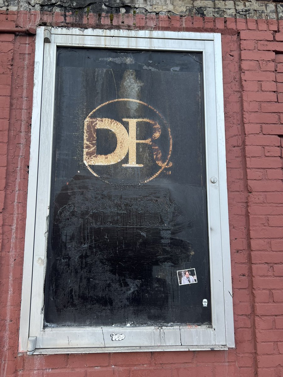 c8ters's tweet image. This old Duane Reade sign is inspiring me to write a horror movie about an evil pharmacist.